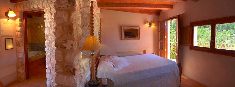 Double Room with Spa Bath image 2