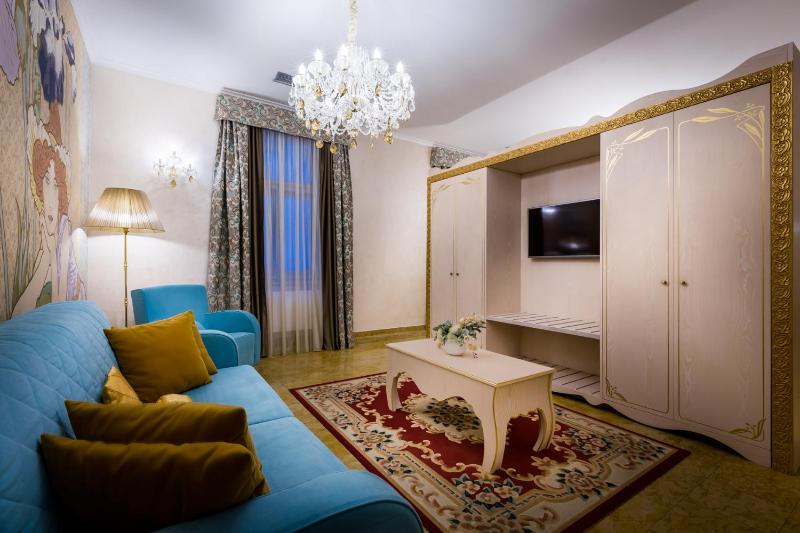 Deluxe Suite image 3