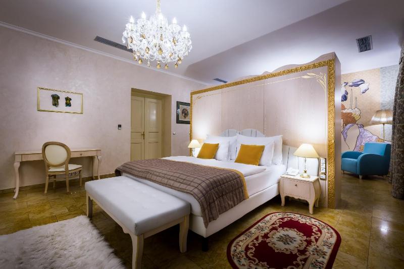 Deluxe Suite image 2