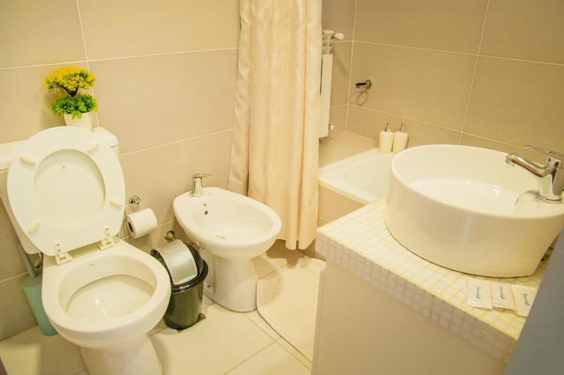 Depto con Balcón y Cochera-Cómodo y Equipado - image 12
