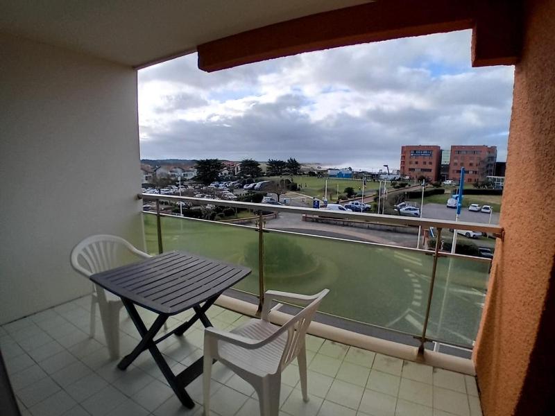 Studio avec terrasse et parking à deux pas des plages - FR-1-239-563 - image 3