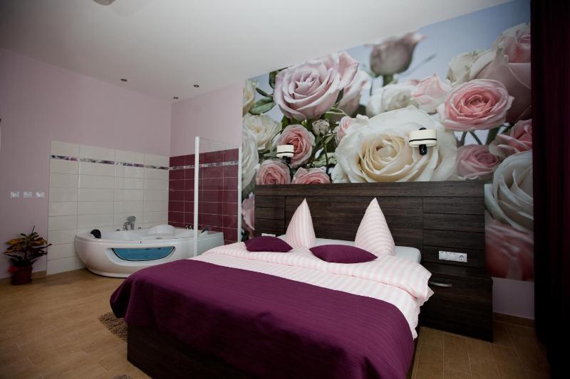 Double Room with Whirlpool image 4