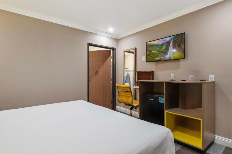 Hotel H-Wood - image 11