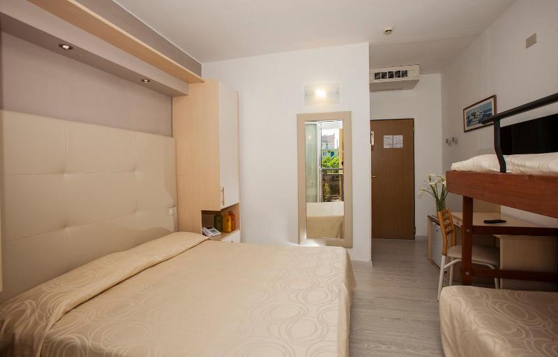 Triple Room image 3
