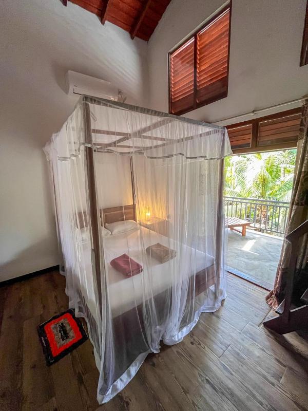 Abraham Beach House - image 16