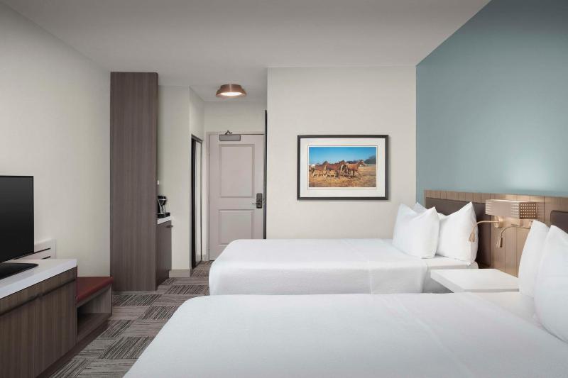 Queen Room with Two Queen Beds and Accessible Tub - Mobility Access image 1