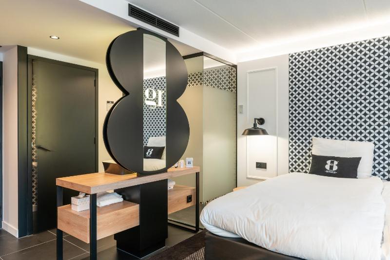 Deluxe Twin Room image 4