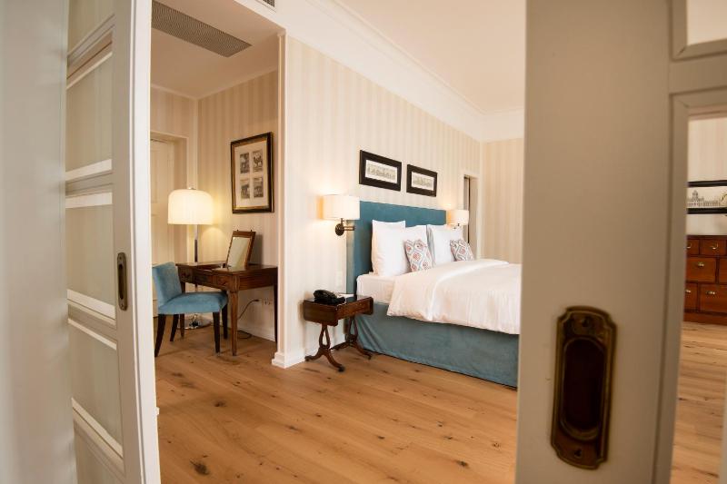 Suite with Lake View image 3