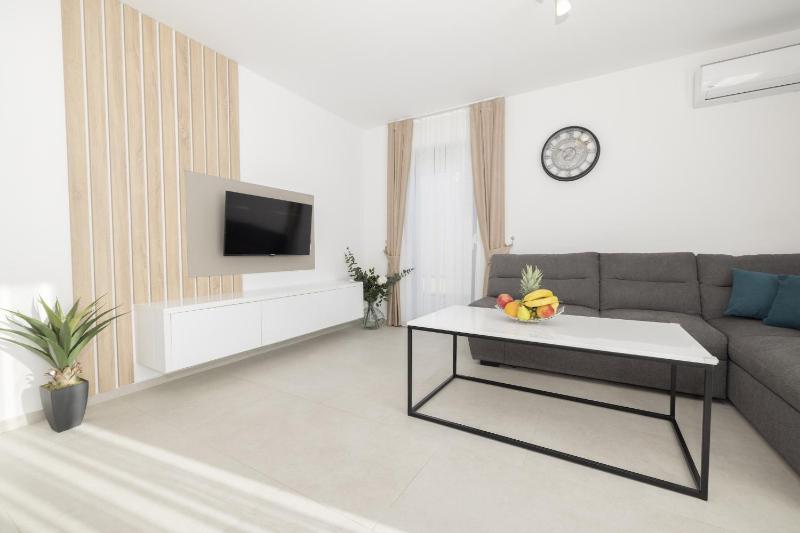 Apartment Veranda - image 6