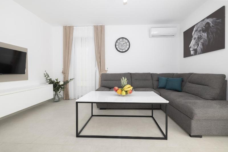 Apartment Veranda - image 10