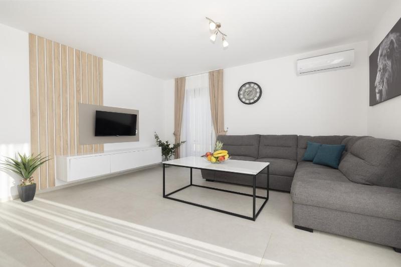 Apartment Veranda - image 1