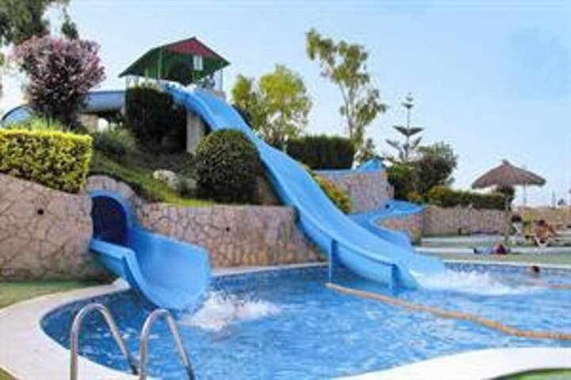 A H RENTALS Columbra Amplio adosado a 100 mtrs playa Piscina Parking - image 3
