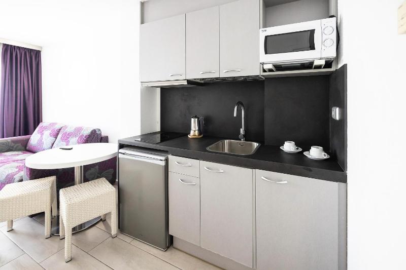One-Bedroom Apartment image 3