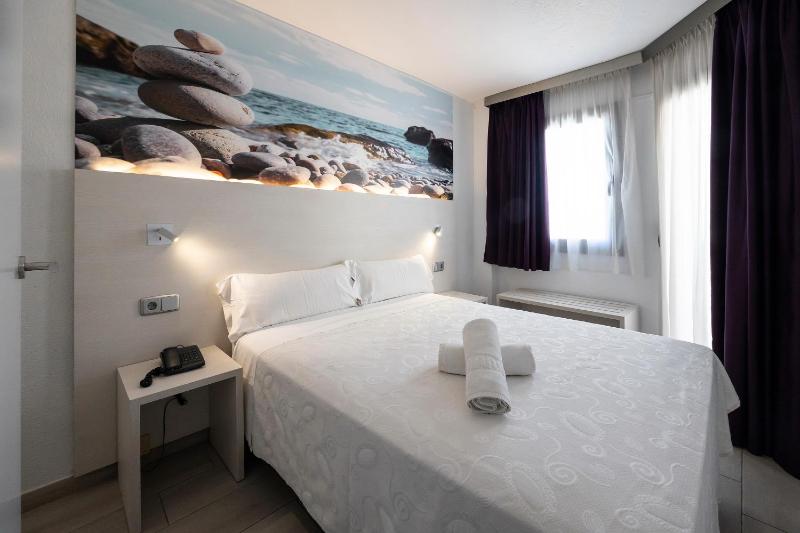 One-Bedroom Apartment image 3