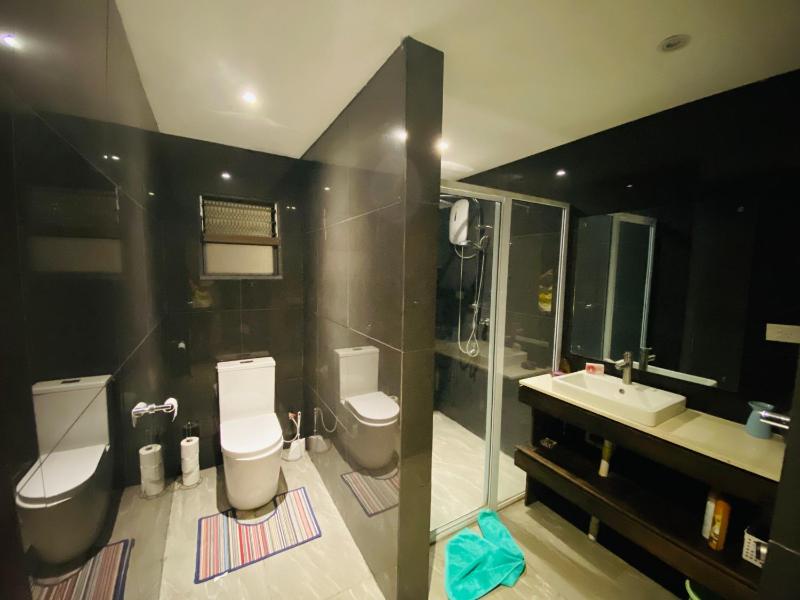 Entire 3 bedroom Fully Furnished House 6 Guests - image 12