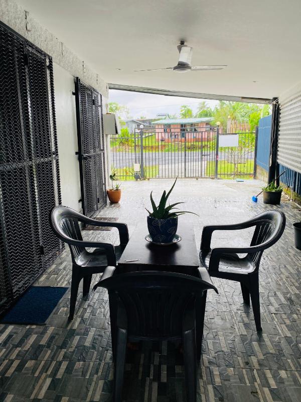 Entire 3 bedroom Fully Furnished House 6 Guests - image 7