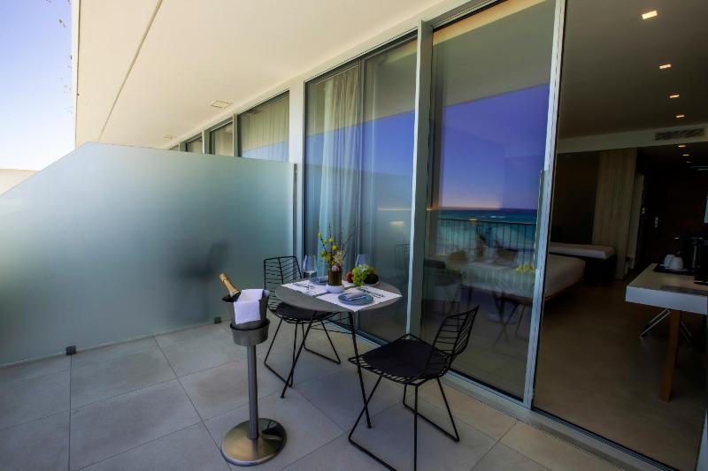 King Suite with Sea View image 2