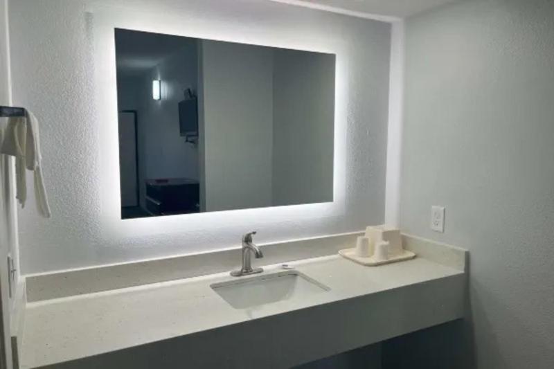Double Room image 2