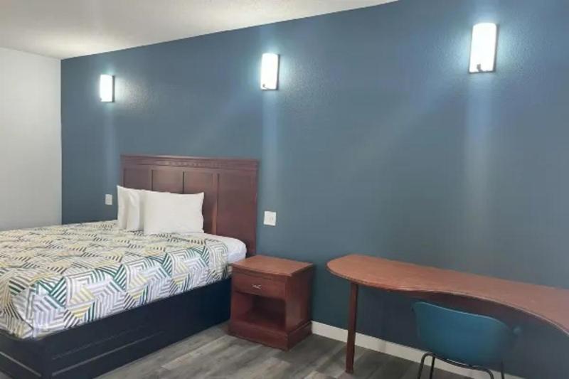 Double Room image 4
