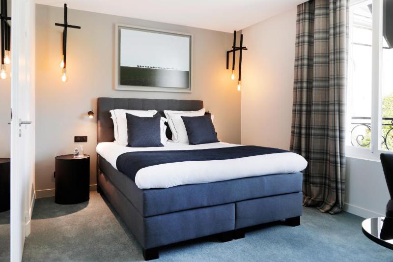 Superior Queen Room image 2