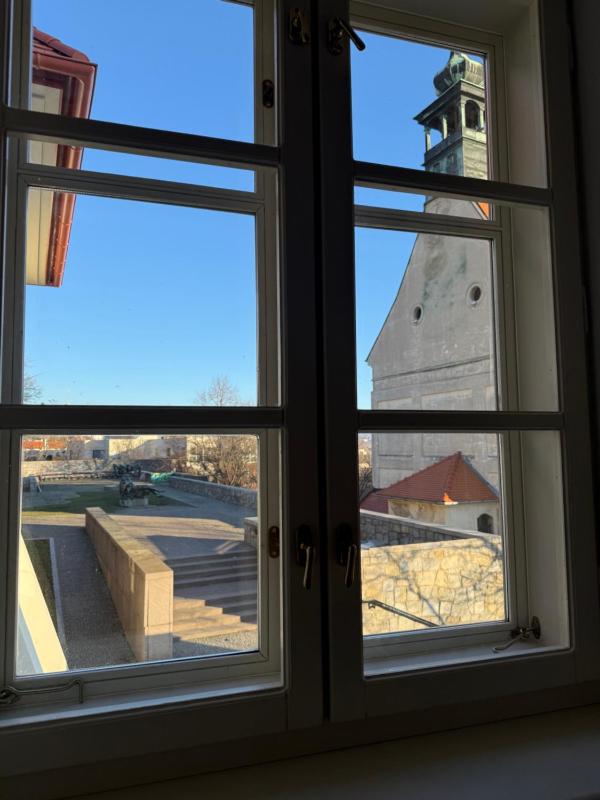 One-Bedroom Apartment with City View image 2