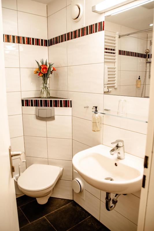 Single Room image 3