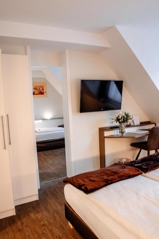 Quadruple Room - Interconnecting Rooms image 1