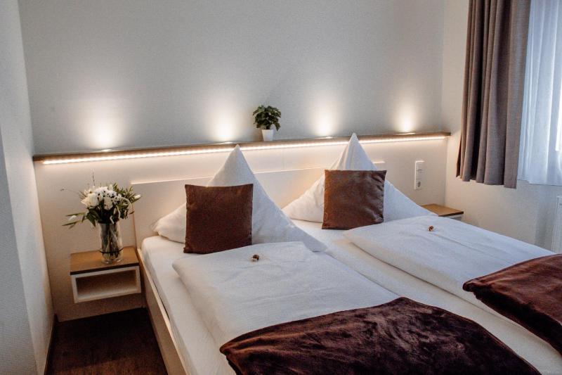 Double Room image 3