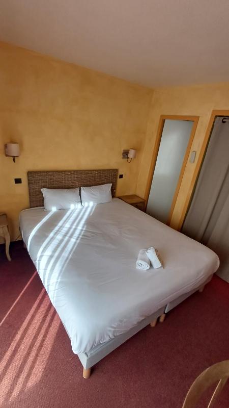 Superior Twin Room image 1