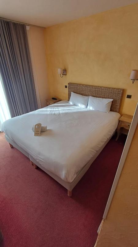 Superior Twin Room image 3