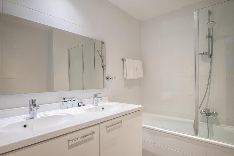 Double Room image 3