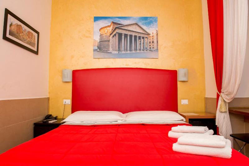 Standard Triple Room image 1