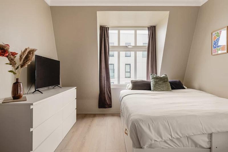 Dinbnb Apartments I New 2021 I SONOS and SMART TV - image 7
