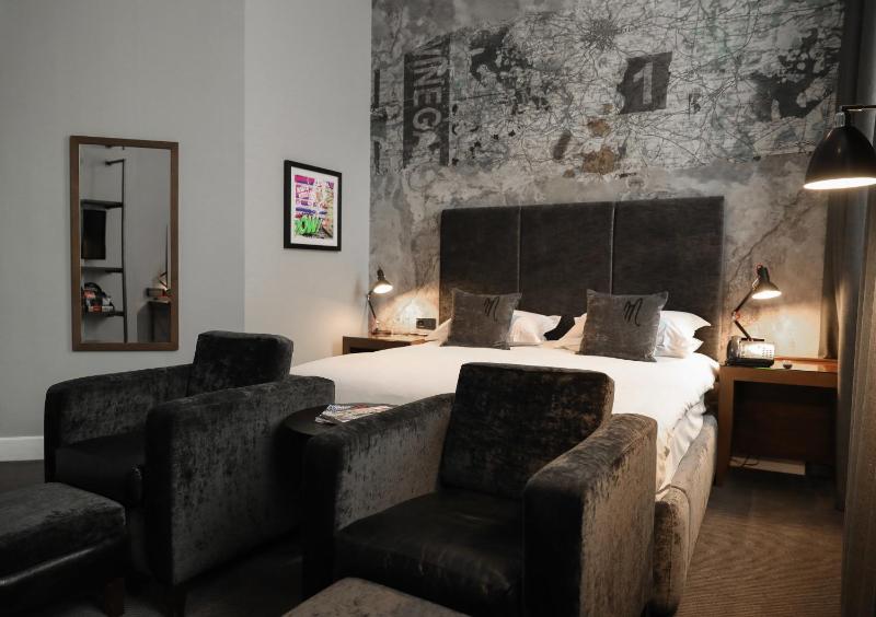 Club Deluxe Room image 3