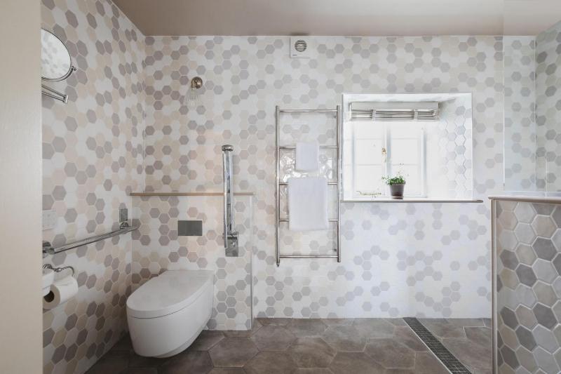 Standard Double Room image 2