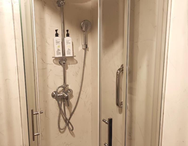 Standard Double or Twin Room image 4