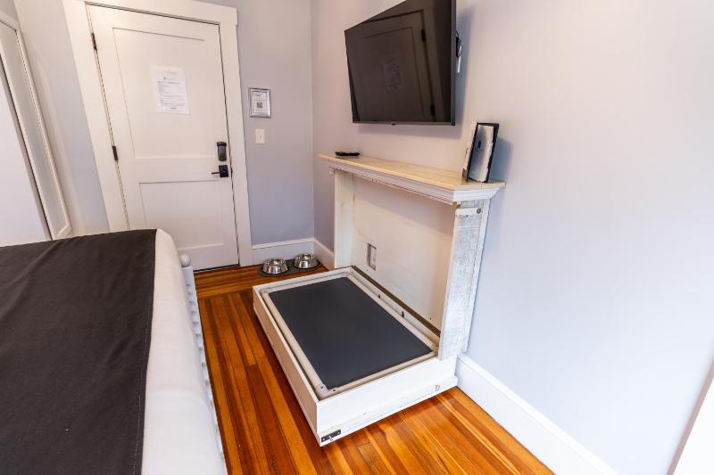 Room 2 image 3