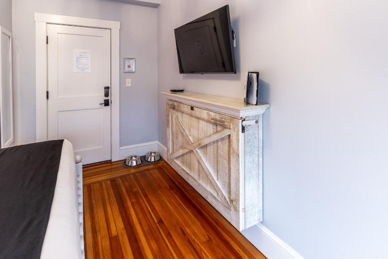 Room 2 image 4