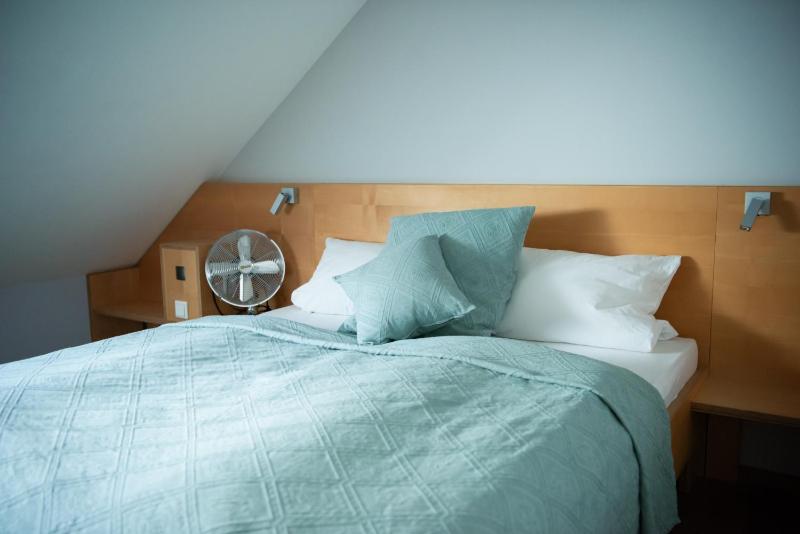 Small Double Room image 3