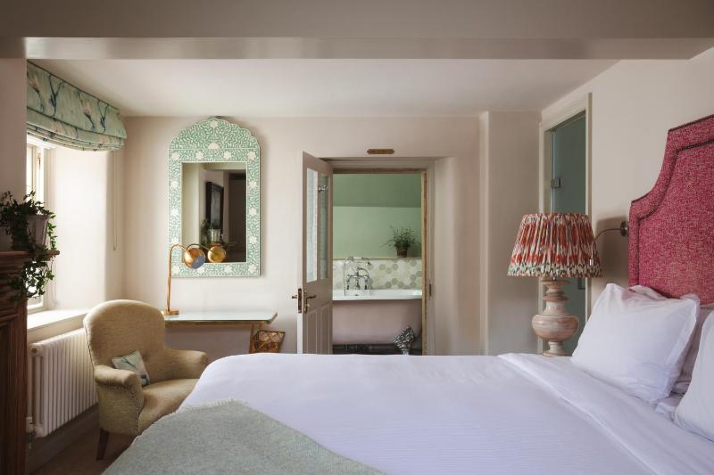 Deluxe Double or Twin Room image 1