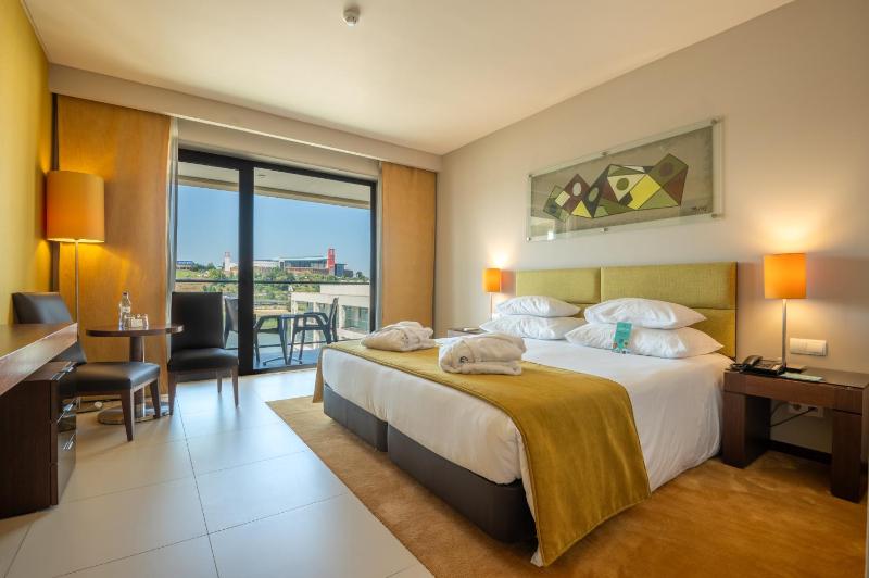 Superior Double Room with Pool View image 1
