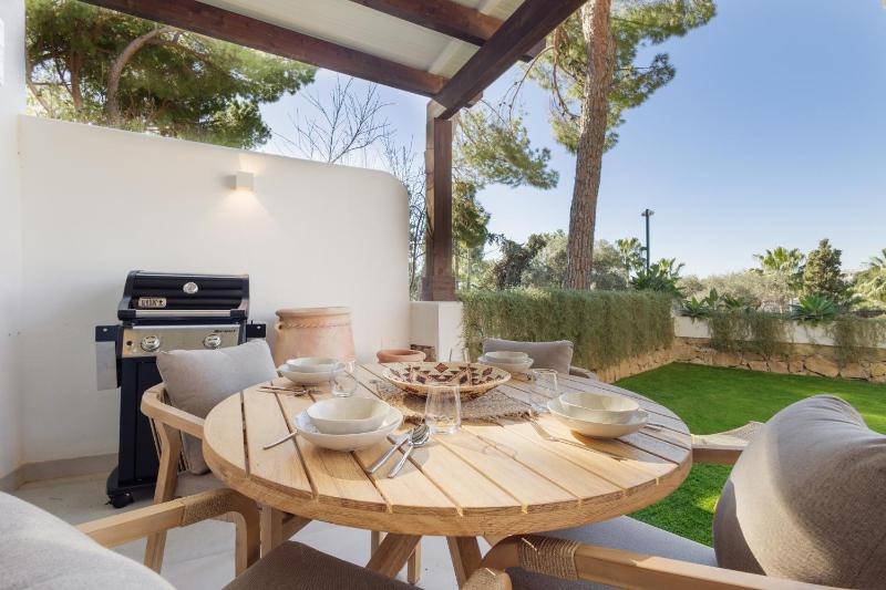 Modern first floor apartment with private terrace garden and barbecue in first line of Aloha Golf in Nueva Andalucía - image 10