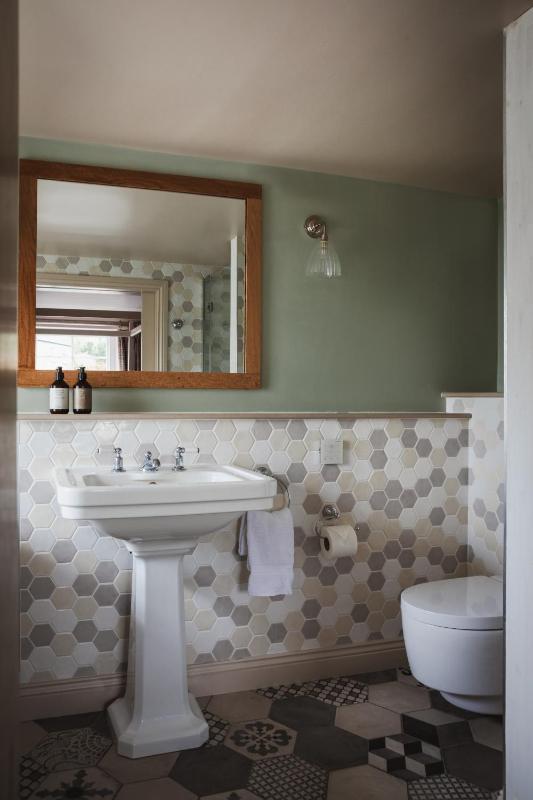 One-Bedroom Suite image 4