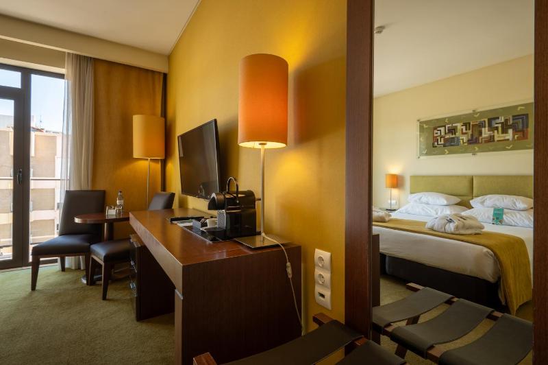 Superior Double Room image 4