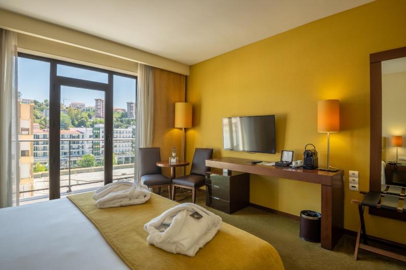 Superior Double Room image 3
