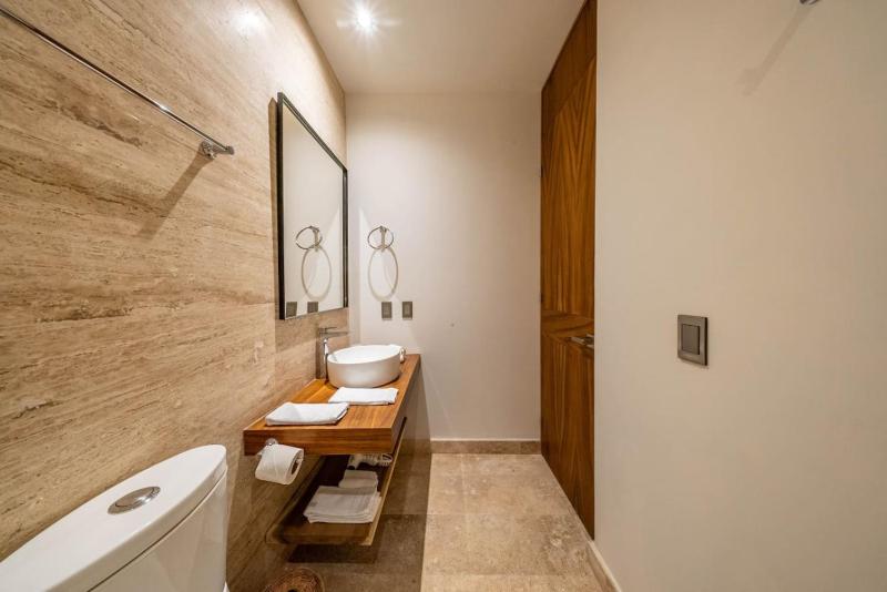 2 BR with Direct Walk-out to Pool Sauna and Gym - image 8
