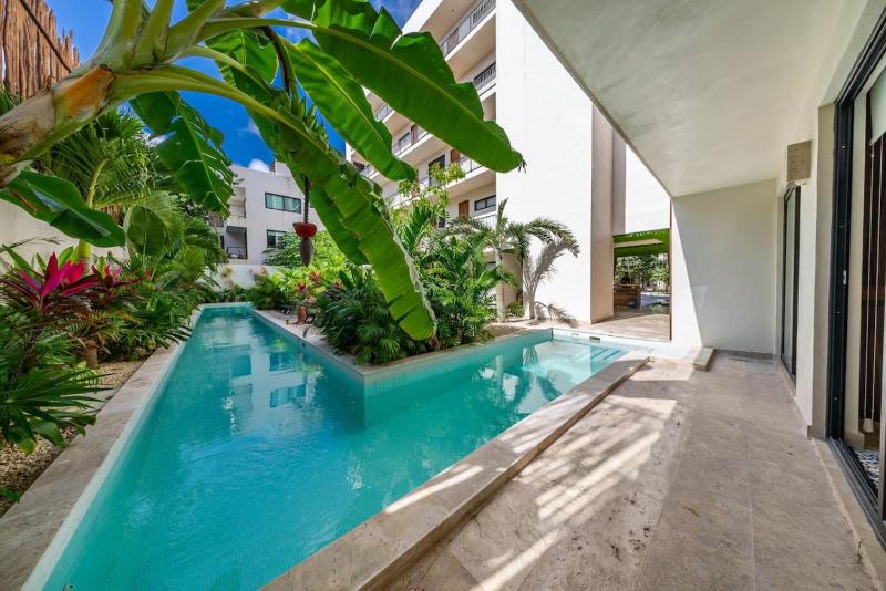 2 BR with Direct Walk-out to Pool Sauna and Gym - image 45