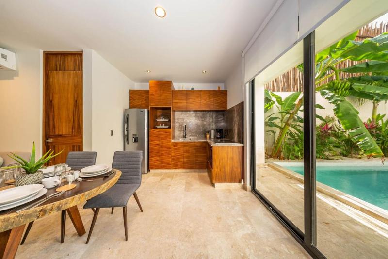 2 BR with Direct Walk-out to Pool Sauna and Gym - image 48