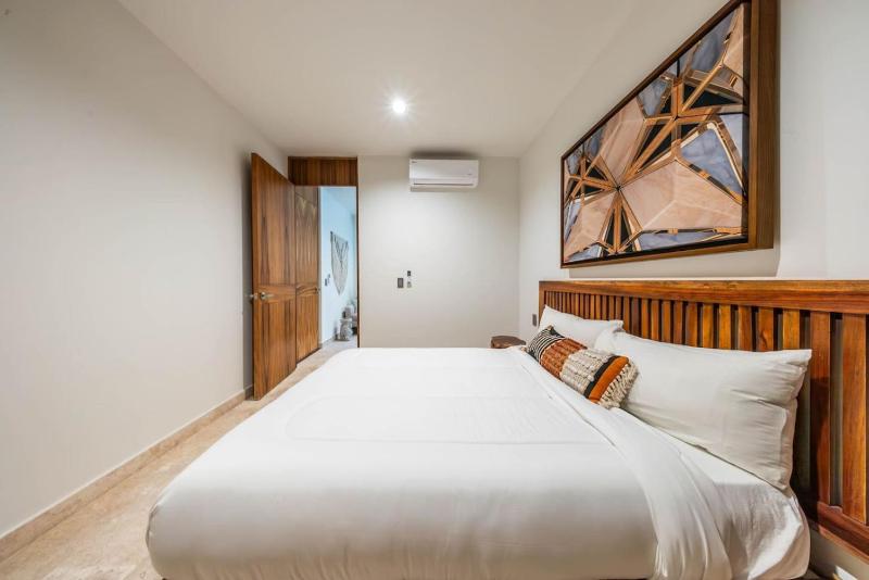 2 BR with Direct Walk-out to Pool Sauna and Gym - image 43
