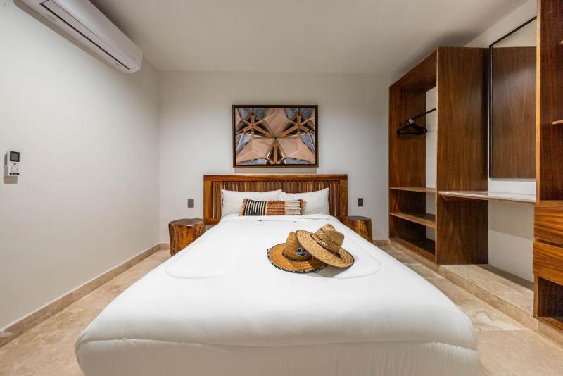 2 BR with Direct Walk-out to Pool Sauna and Gym - image 3